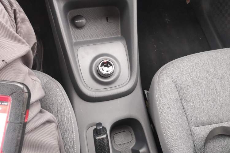 Used Wuling Hongguang New Energy 2025 Extended-Range Hybrid 50KM Comfort Version Gear Lever
