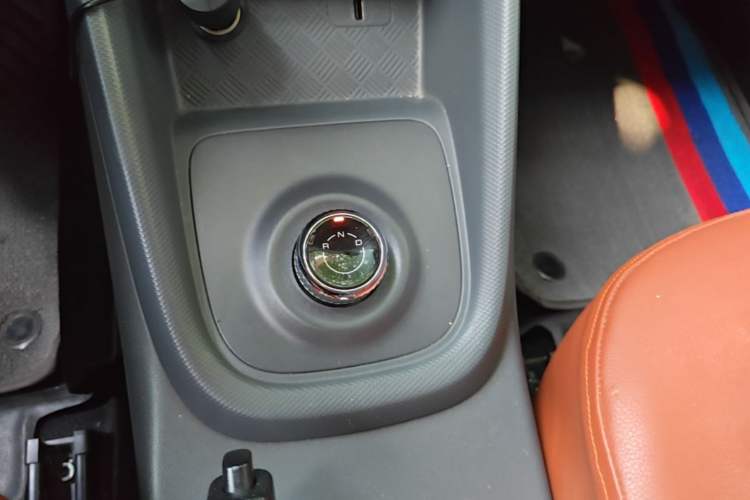 Used Wuling Hongguang New Energy 2025 Extended-Range Hybrid 50KM Comfort Version Gear Lever