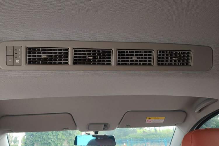 Used Wuling Hongguang New Energy 2025 Extended-Range Hybrid 50KM Comfort Version Headliner