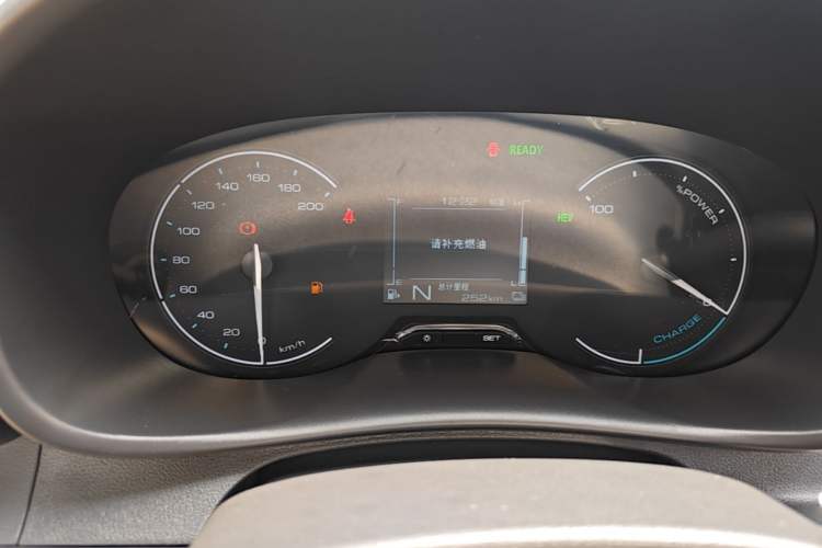 Used Wuling Hongguang New Energy 2025 Extended-Range Hybrid 50KM Comfort Version Instrument Cluster