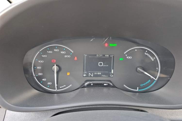 Used Wuling Hongguang New Energy 2025 Extended-Range Hybrid 50KM Comfort Version Instrument Cluster