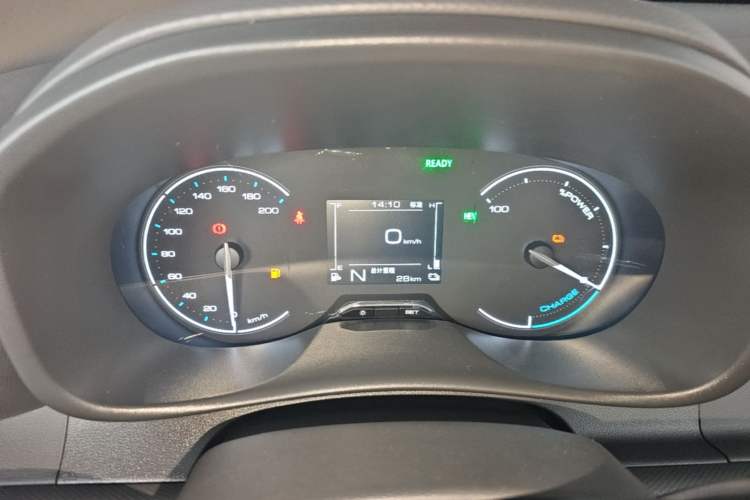 Used Wuling Hongguang New Energy 2025 Extended-Range Hybrid 50 km Utility Version Instrument Cluster