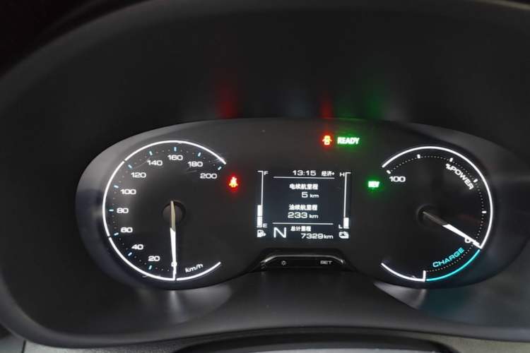 Used Wuling Hongguang New Energy 2025 Extended-Range Hybrid 50KM Comfort Version Instrument Cluster