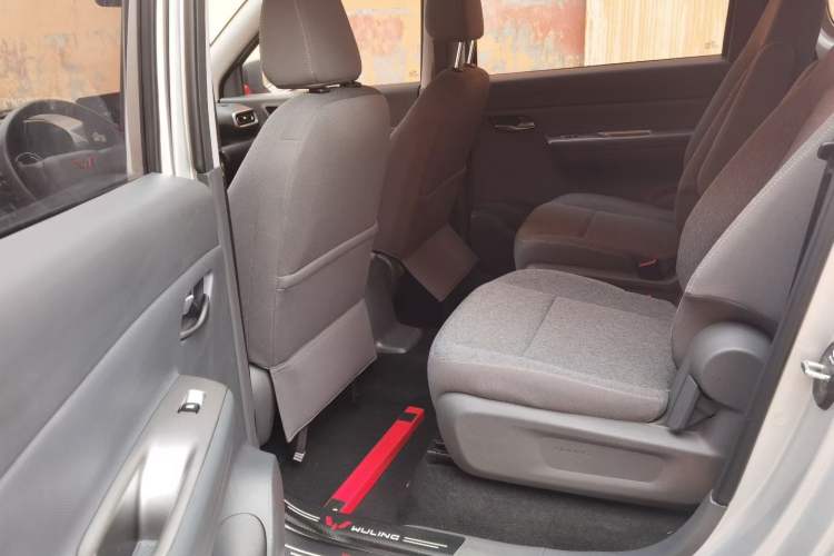 Used Wuling Hongguang New Energy 2025 Extended-Range Hybrid 50KM Comfort Version Interior 10