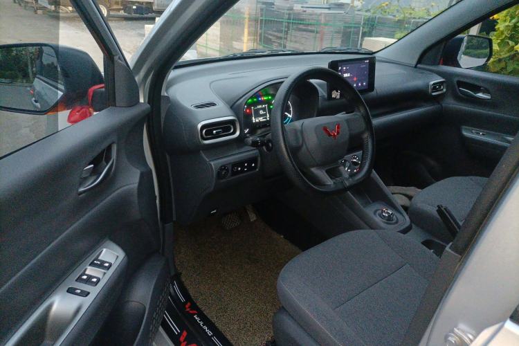 Used Wuling Hongguang New Energy 2025 Extended-Range Hybrid 50KM Comfort Version Interior 2