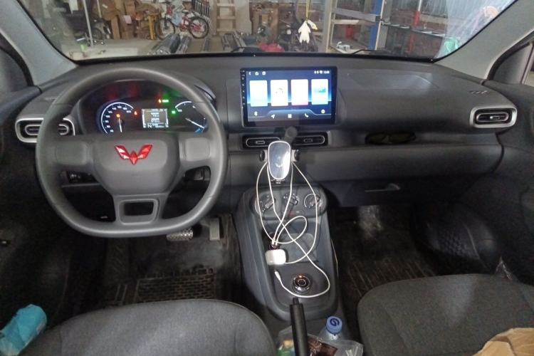 Used Wuling Hongguang New Energy 2025 Extended-Range Hybrid 50 km Utility Version Interior 2