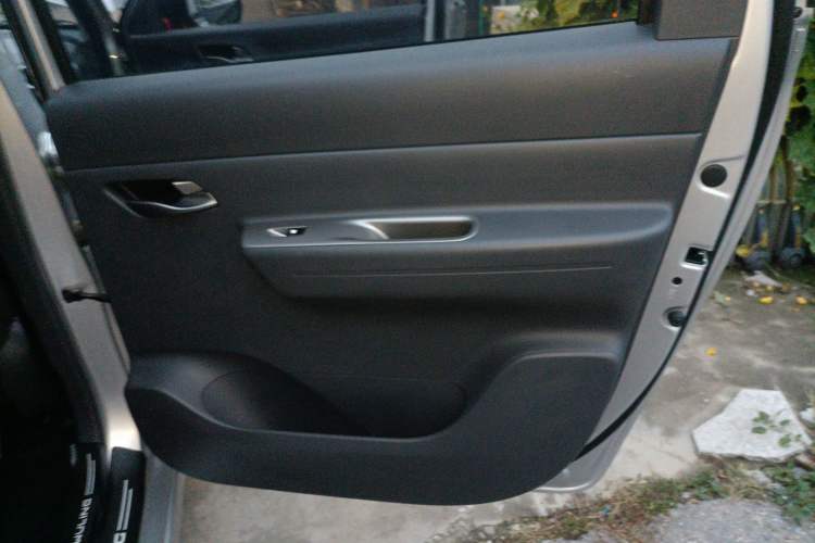 Used Wuling Hongguang New Energy 2025 Extended-Range Hybrid 50KM Comfort Version Interior 5