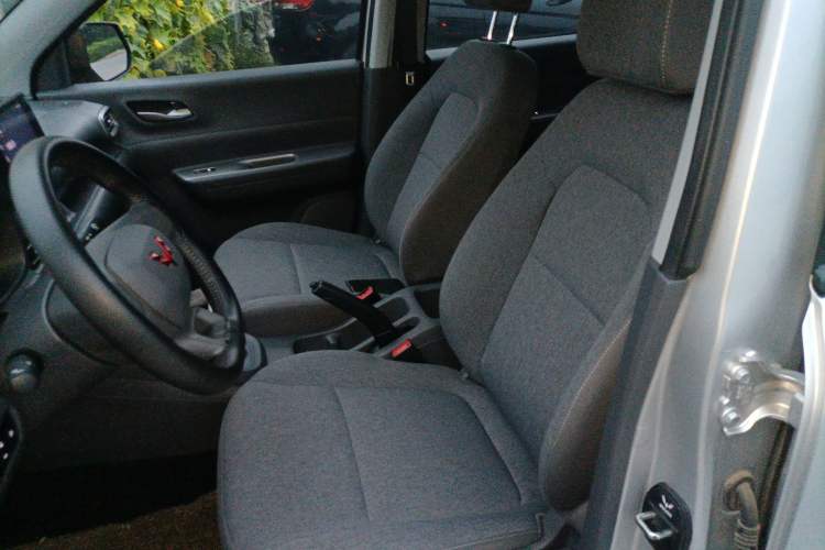 Used Wuling Hongguang New Energy 2025 Extended-Range Hybrid 50KM Comfort Version Left Front Seat
