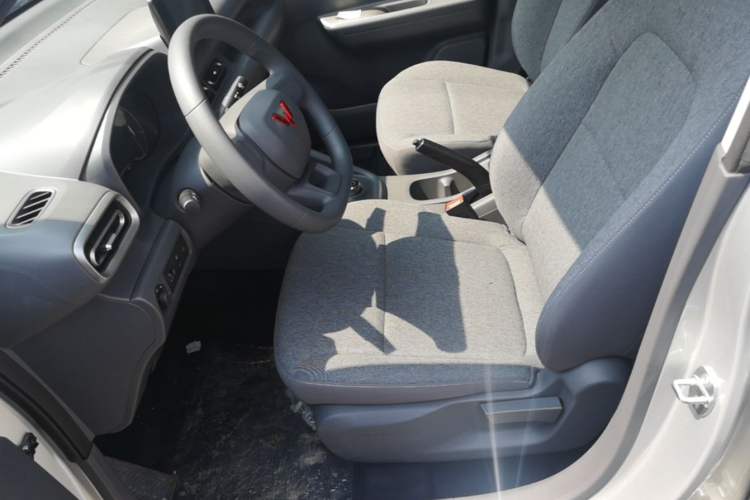 Used Wuling Hongguang New Energy 2025 Extended-Range Hybrid 50KM Comfort Version Left Front Seat