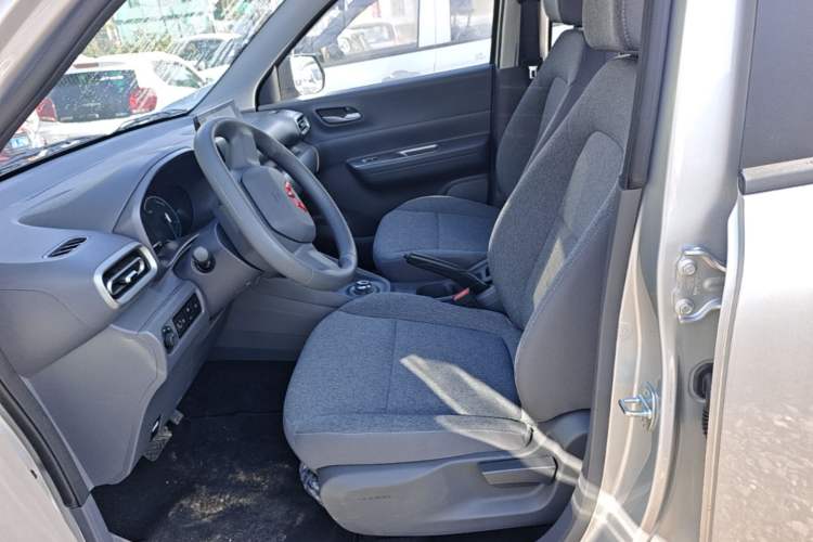 Used Wuling Hongguang New Energy 2025 Extended-Range Hybrid 50KM Comfort Version Left Front Seat