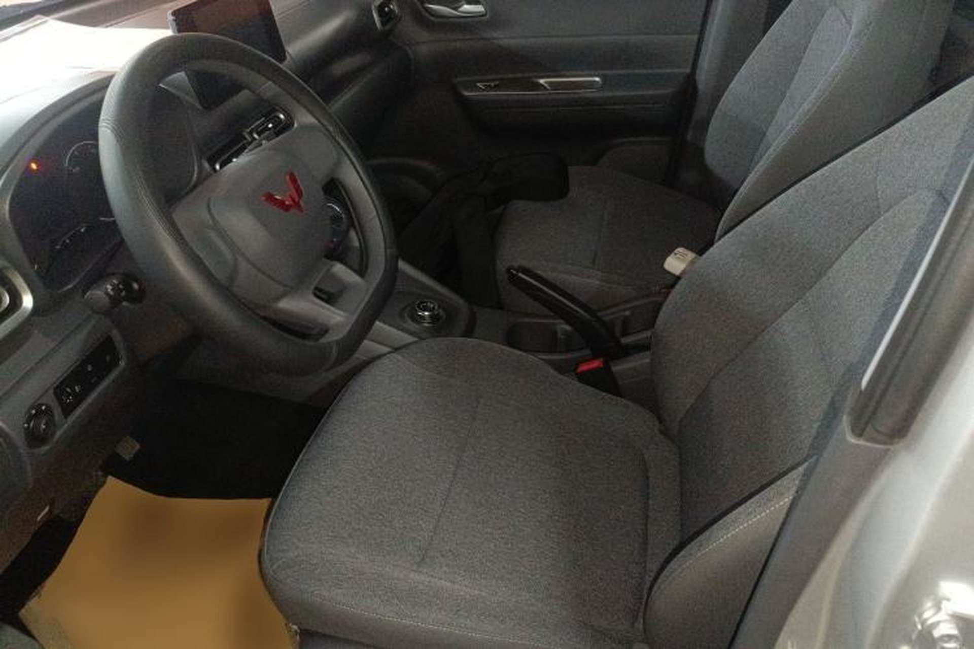 Used Wuling Hongguang New Energy 2025 Extended-Range Hybrid 50KM Comfort Version Left Front Seat