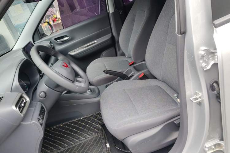 Used Wuling Hongguang New Energy 2025 Extended-Range Hybrid 50KM Comfort Version Left Front Seat