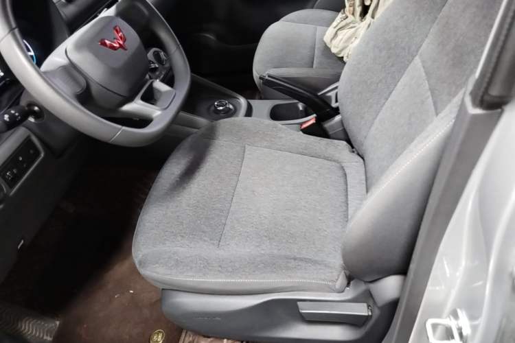 Used Wuling Hongguang New Energy 2025 Extended-Range Hybrid 50KM Comfort Version Left Front Seat