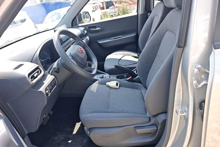 Used Wuling Hongguang New Energy 2025 Extended-Range Hybrid 50KM Comfort Version Left Front Seat