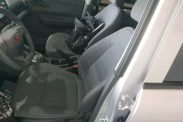 Used Wuling Hongguang New Energy 2025 Extended-Range Hybrid 50 km Utility Version Left Front Seat