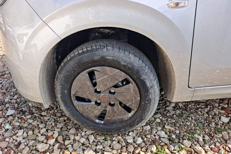 Used Wuling Hongguang New Energy 2025 Extended-Range Hybrid 50KM Comfort Version Left Front Wheel Hub