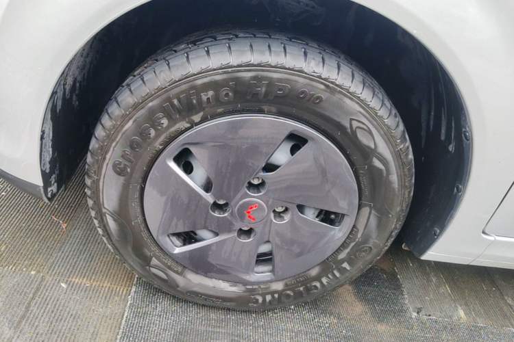 Used Wuling Hongguang New Energy 2025 Extended-Range Hybrid 50KM Comfort Version Left Front Wheel Hub