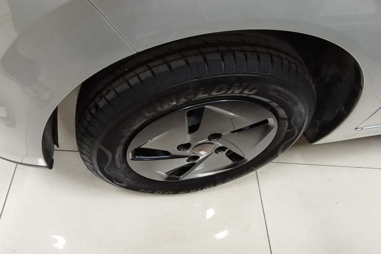 Used Wuling Hongguang New Energy 2025 Extended-Range Hybrid 50KM Comfort Version Left Front Wheel Hub