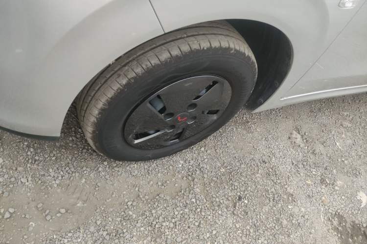 Used Wuling Hongguang New Energy 2025 Extended-Range Hybrid 50KM Comfort Version Left Front Wheel Hub