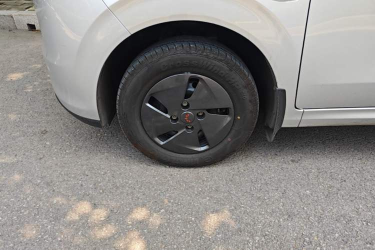 Used Wuling Hongguang New Energy 2025 Extended-Range Hybrid 50KM Comfort Version Left Front Wheel Hub