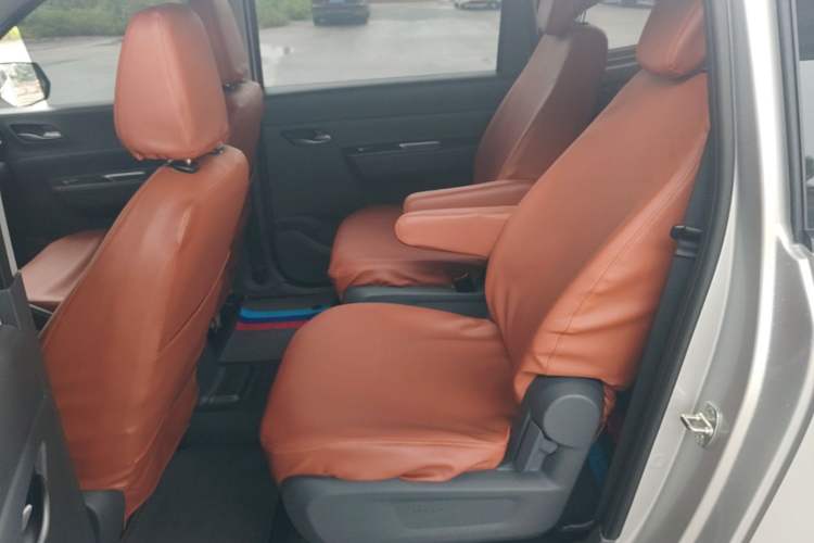 Used Wuling Hongguang New Energy 2025 Extended-Range Hybrid 50KM Comfort Version Left Rear Seat