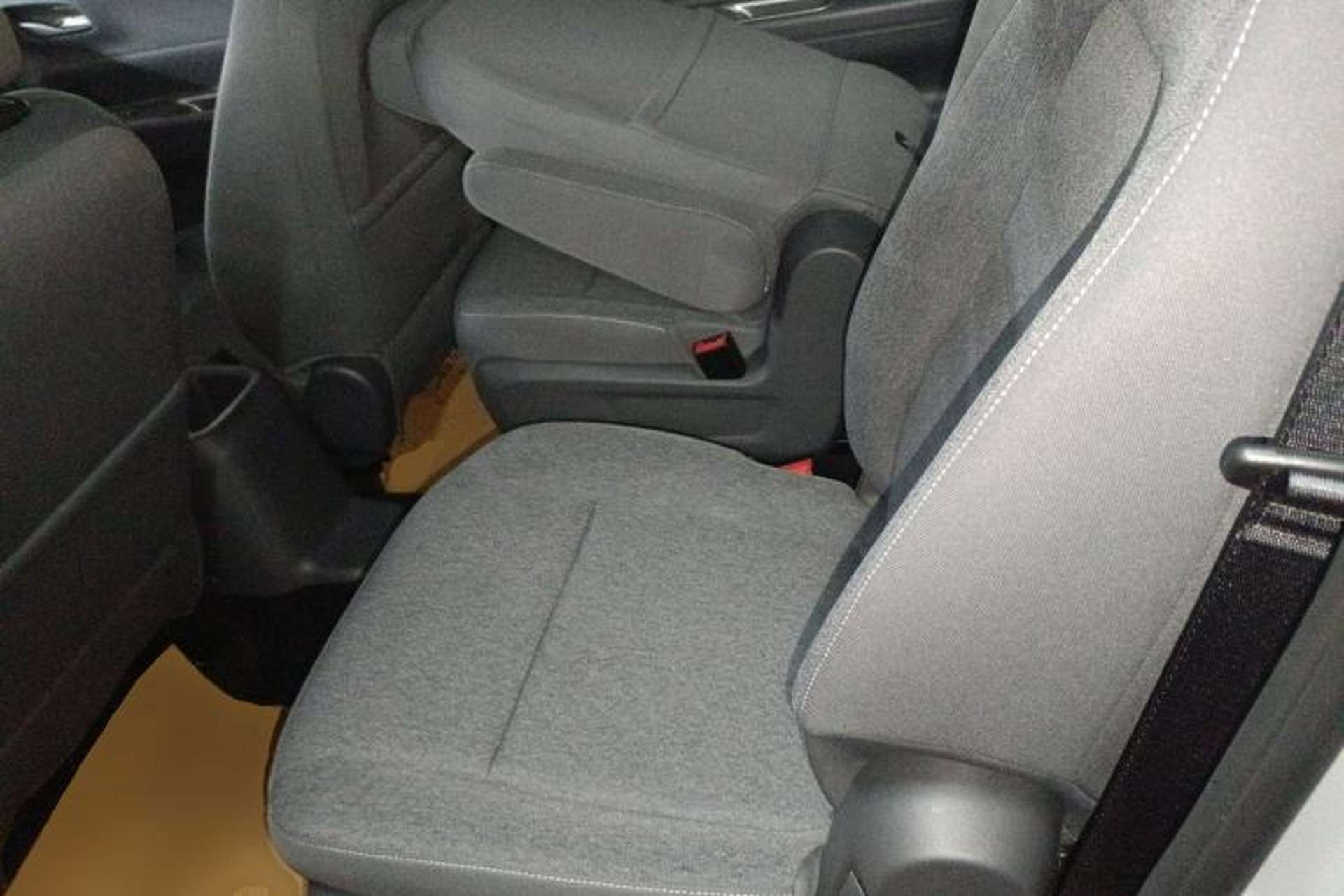 Used Wuling Hongguang New Energy 2025 Extended-Range Hybrid 50KM Comfort Version Left Rear Seat