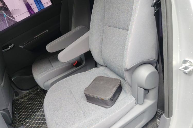 Used Wuling Hongguang New Energy 2025 Extended-Range Hybrid 50KM Comfort Version Left Rear Seat