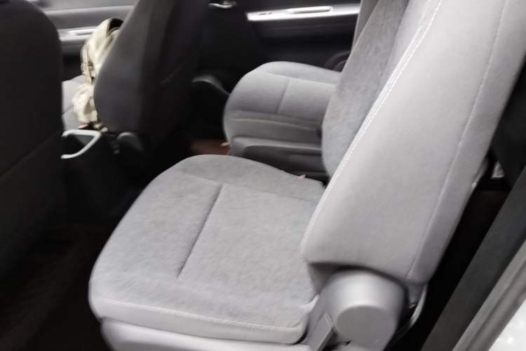 Used Wuling Hongguang New Energy 2025 Extended-Range Hybrid 50KM Comfort Version Left Rear Seat