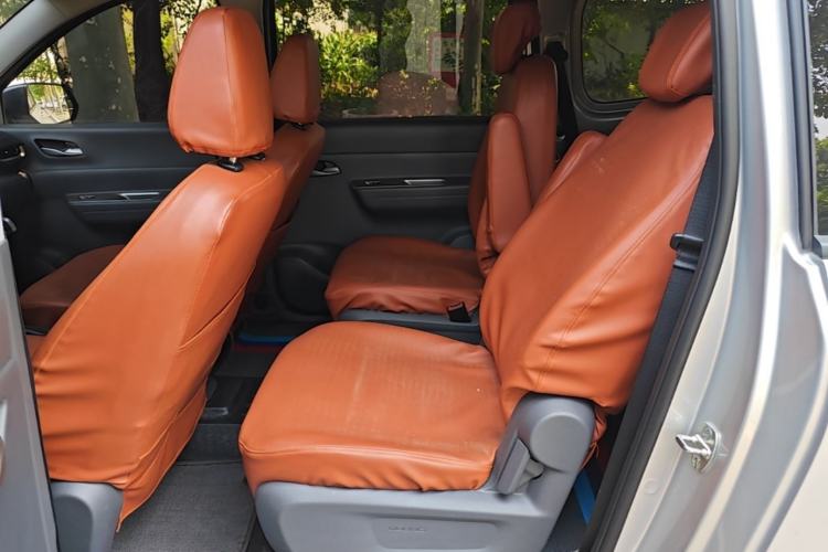 Used Wuling Hongguang New Energy 2025 Extended-Range Hybrid 50KM Comfort Version Left Rear Seat