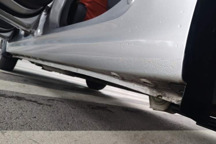 Used Wuling Hongguang New Energy 2025 Extended-Range Hybrid 50KM Comfort Version Left Side Sill