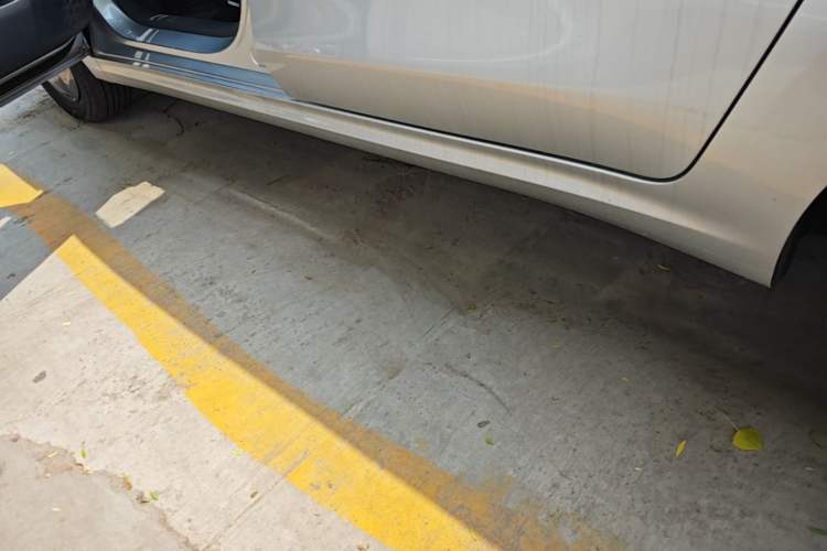 Used Wuling Hongguang New Energy 2025 Extended-Range Hybrid 50KM Comfort Version Left Side Sill