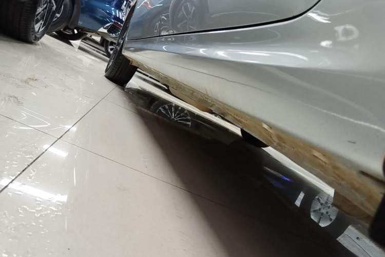 Used Wuling Hongguang New Energy 2025 Extended-Range Hybrid 50KM Comfort Version Left Side Sill