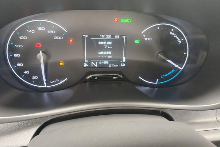 Used Wuling Hongguang New Energy 2025 Extended-Range Hybrid 50 km Standard Version Odometer Close Up