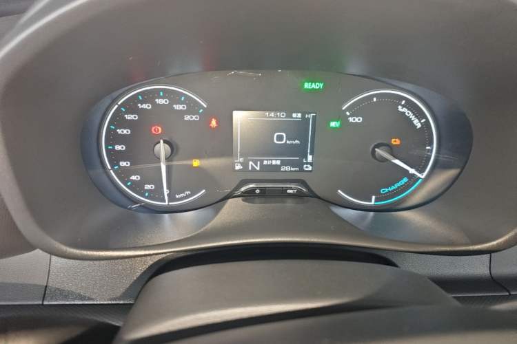 Used Wuling Hongguang New Energy 2025 Extended-Range Hybrid 50 km Utility Version Odometer Close Up