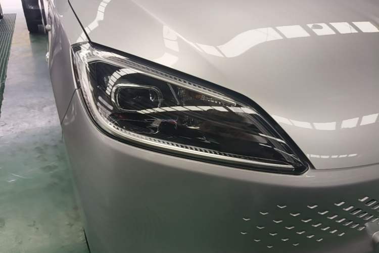 Used Wuling Hongguang New Energy 2025 Extended-Range Hybrid 50 km Standard Version Right Front Headlight