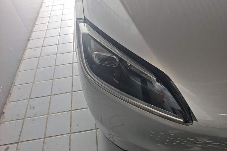 Used Wuling Hongguang New Energy 2025 Extended-Range Hybrid 50 km Utility Version Right Front Headlight
