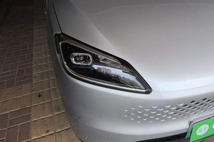 Used Wuling Hongguang New Energy 2025 Extended-Range Hybrid 50 km Standard Version Right Front Headlight
