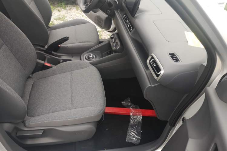 Used Wuling Hongguang New Energy 2025 Extended-Range Hybrid 50 km Standard Version Right Front Seat