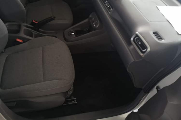 Used Wuling Hongguang New Energy 2025 Extended-Range Hybrid 50 km Standard Version Right Front Seat