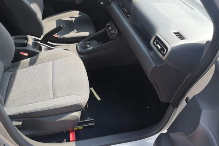 Used Wuling Hongguang New Energy 2025 Extended-Range Hybrid 50KM Comfort Version Right Front Seat