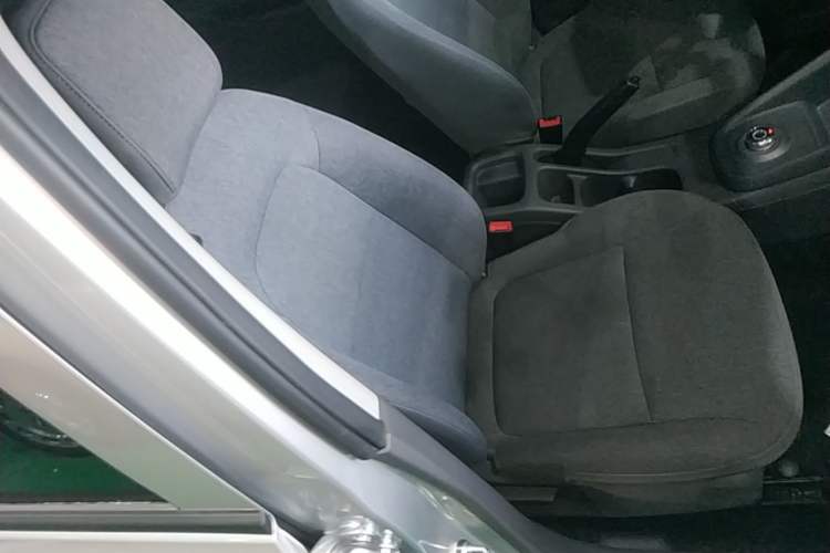 Used Wuling Hongguang New Energy 2025 Extended-Range Hybrid 50 km Utility Version Right Front Seat