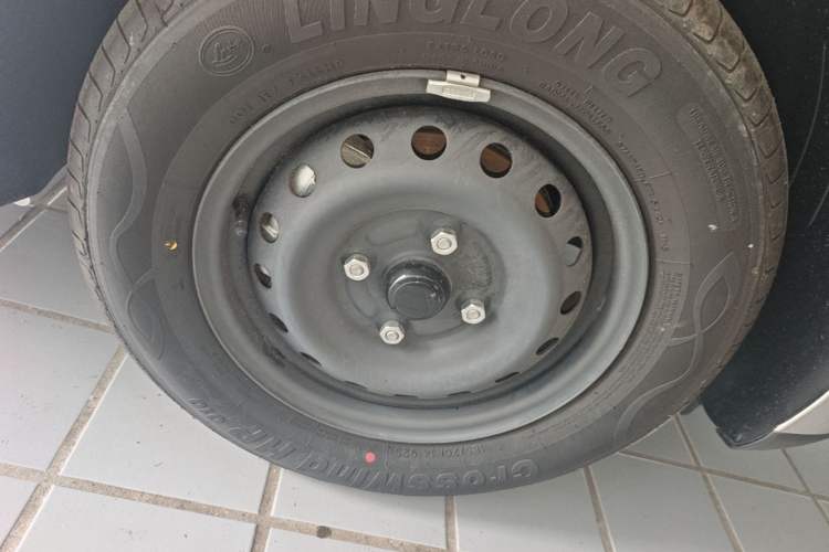 Used Wuling Hongguang New Energy 2025 Extended-Range Hybrid 50 km Utility Version Right Front Wheel Hub
