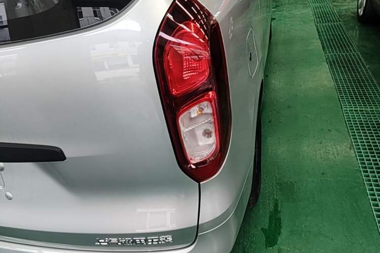 Used Wuling Hongguang New Energy 2025 Extended-Range Hybrid 50 km Standard Version Right Rear Taillight