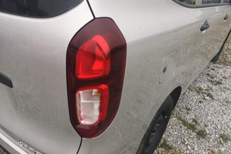 Used Wuling Hongguang New Energy 2025 Extended-Range Hybrid 50 km Standard Version Right Rear Taillight