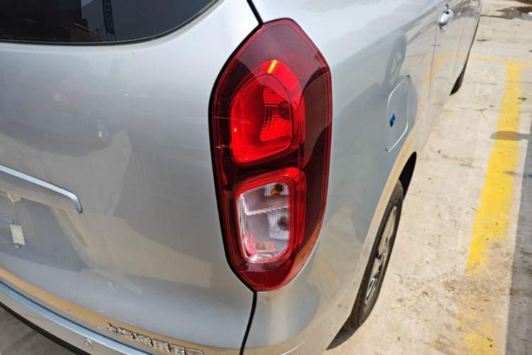 Used Wuling Hongguang New Energy 2025 Extended-Range Hybrid 50KM Comfort Version Right Rear Taillight