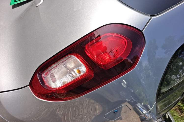 Used Wuling Hongguang New Energy 2025 Extended-Range Hybrid 50KM Comfort Version Right Rear Taillight
