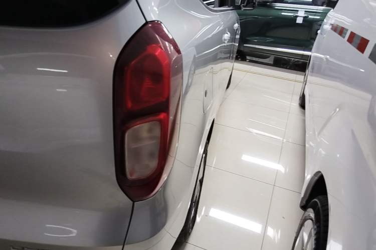 Used Wuling Hongguang New Energy 2025 Extended-Range Hybrid 50KM Comfort Version Right Rear Taillight