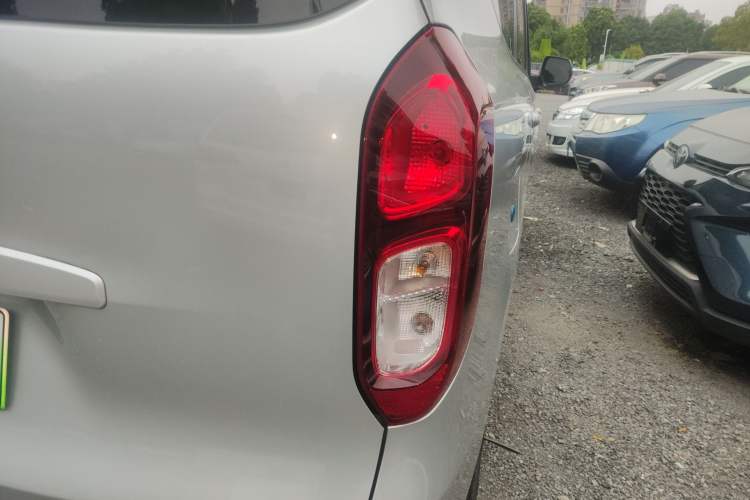 Used Wuling Hongguang New Energy 2025 Extended-Range Hybrid 50KM Comfort Version Right Rear Taillight