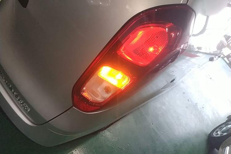 Used Wuling Hongguang New Energy 2025 Extended-Range Hybrid 50 km Utility Version Right Rear Taillight