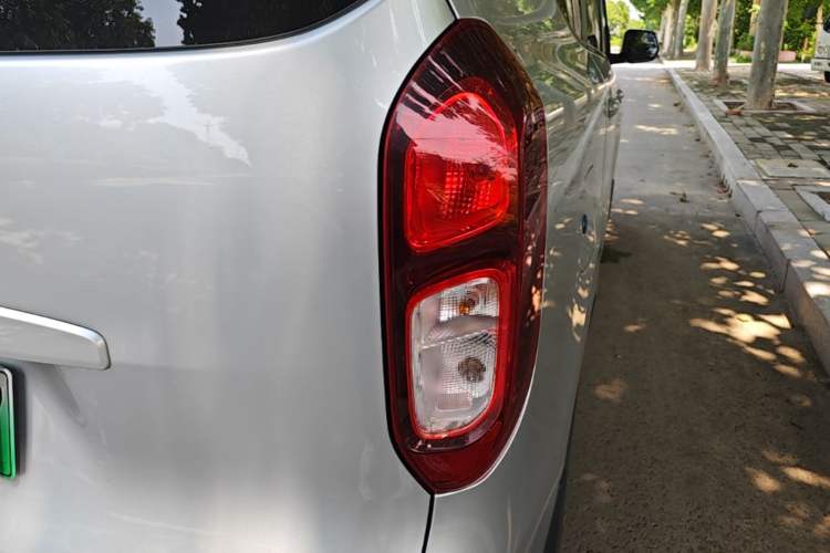 Used Wuling Hongguang New Energy 2025 Extended-Range Hybrid 50KM Comfort Version Right Rear Taillight